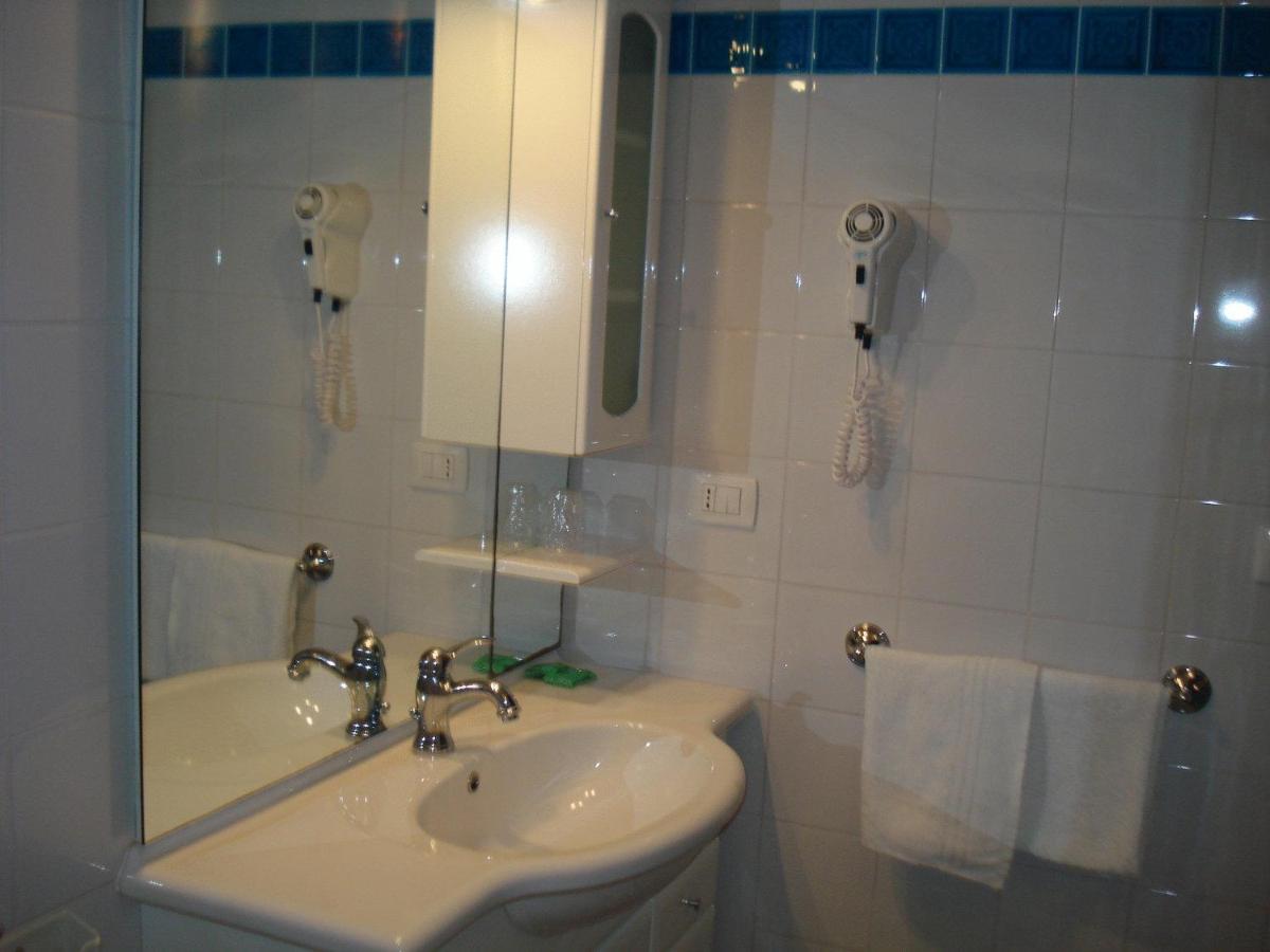 Hotel La Lampara Golfo Aranci Luaran gambar