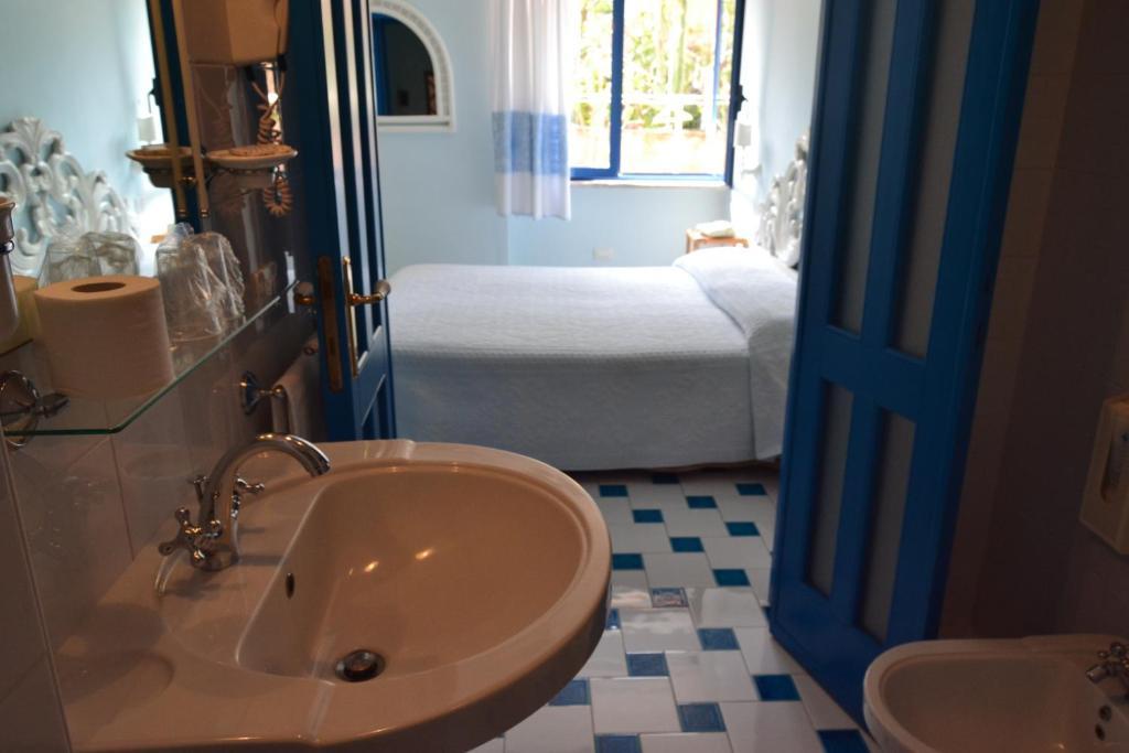 Hotel La Lampara Golfo Aranci Bilik gambar