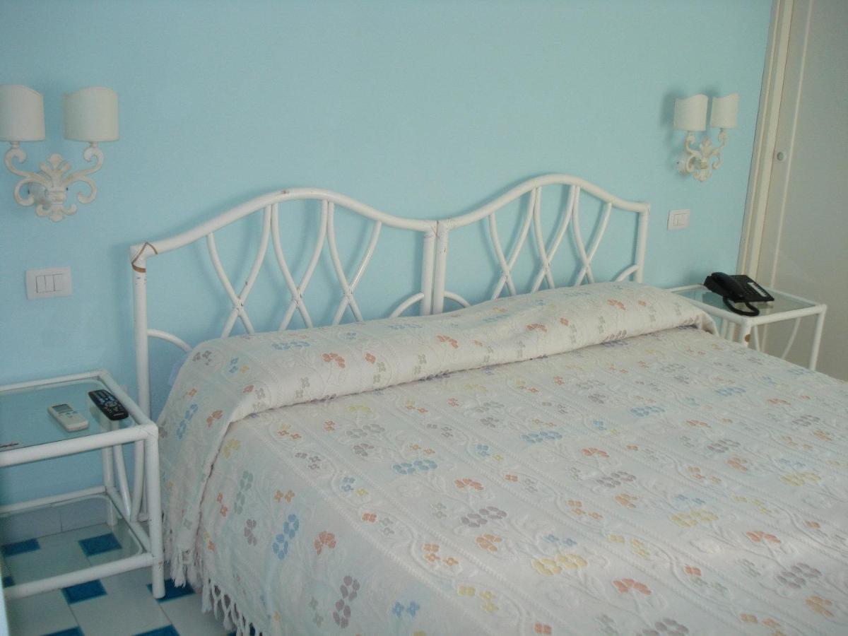 Hotel La Lampara Golfo Aranci Luaran gambar