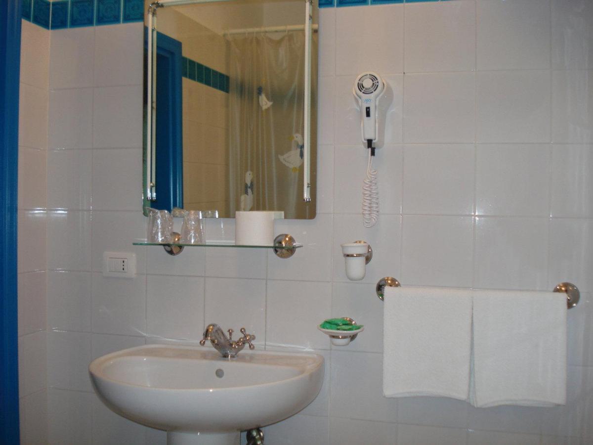 Hotel La Lampara Golfo Aranci Bilik gambar