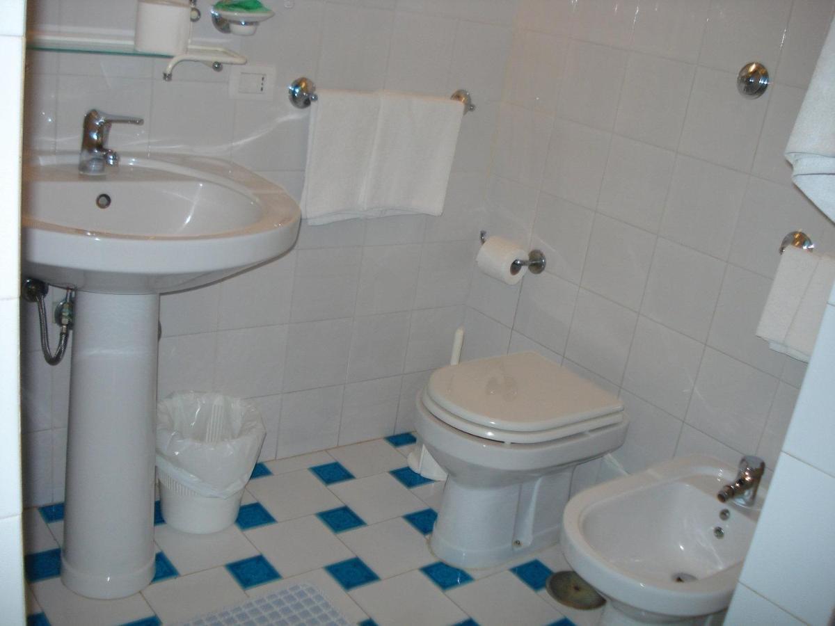Hotel La Lampara Golfo Aranci Luaran gambar